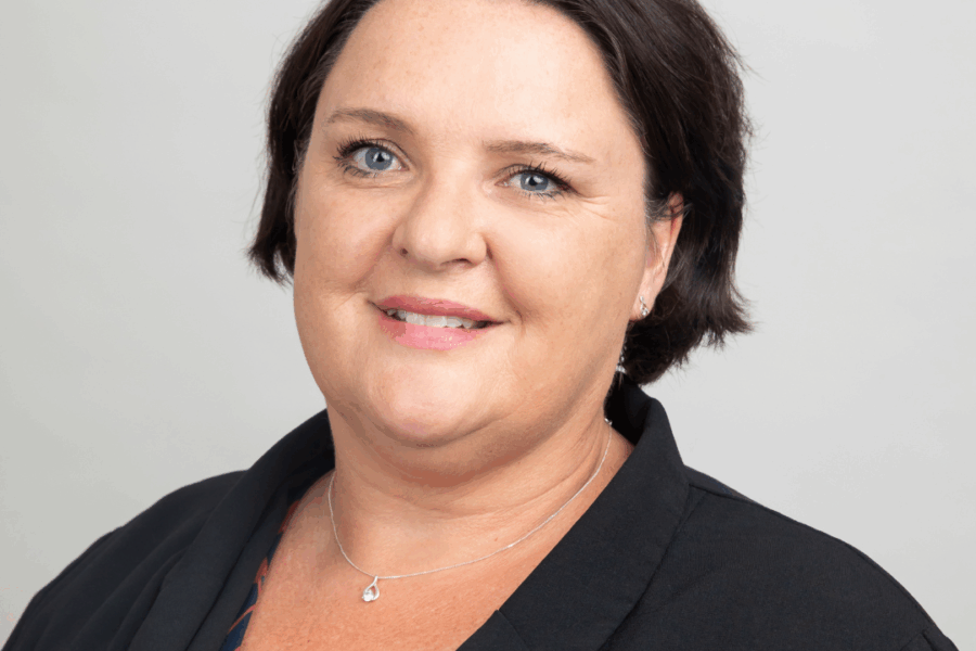 A picture of Sarah Hansen facing the camera smiling.